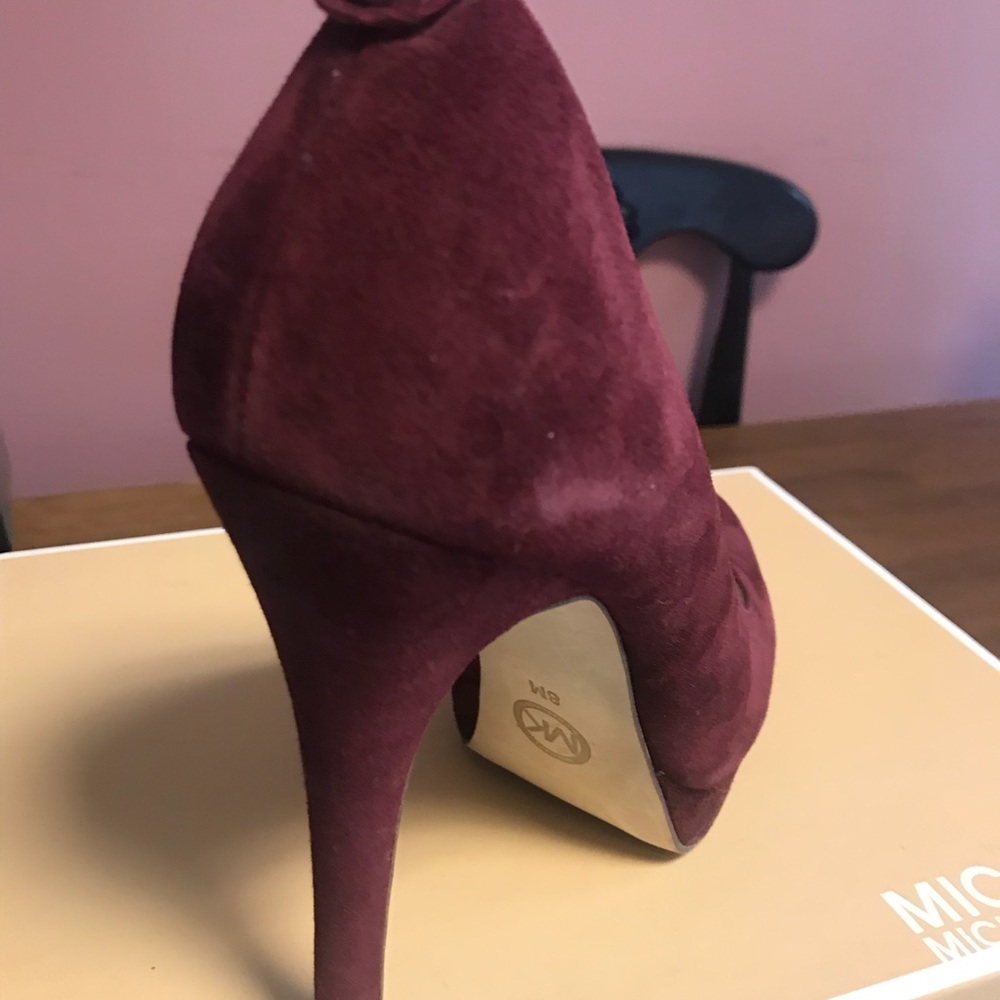 Shoes - Picture 4 of 5